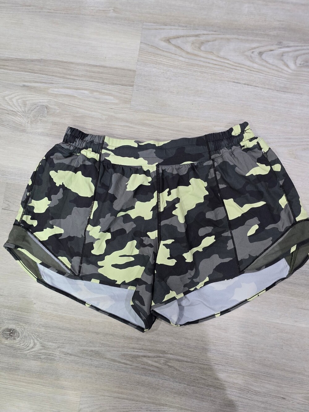 Lululemon Hotty Hot Shorts 4" Heritage 365 Camo Crispin Green Olive 12 Tall